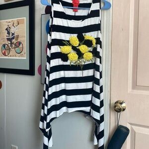Christina Black and White Sleeveless Casual top